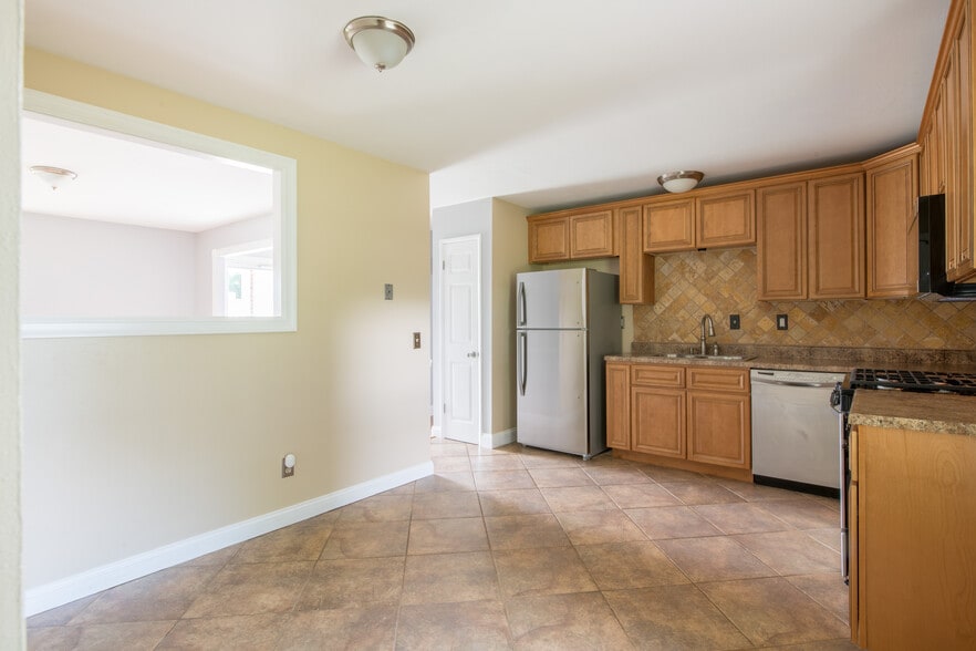 Building Photo - 1449 Coachway Ln