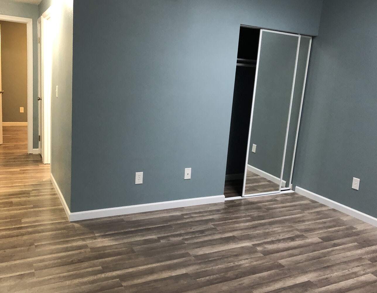 First room has mirrors - 219 36th E St