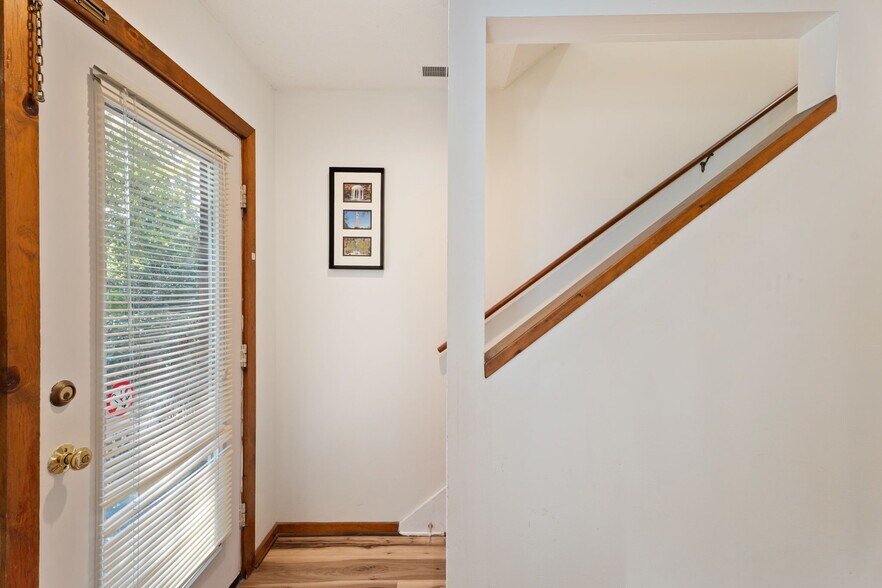 Building Photo - 609 Hillsborough St