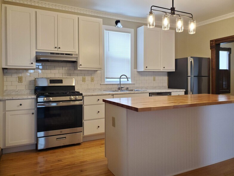 Building Photo - 2159 S Mound St