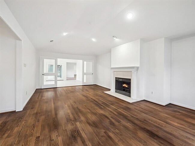 Building Photo - 4040 Overbrook Ln