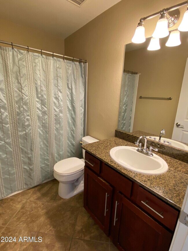 Building Photo - 2025 E Campbell Ave