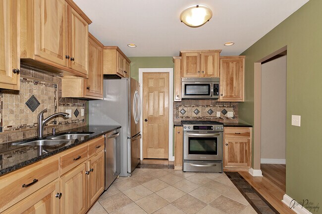Building Photo - 1180 Silverwood Ct