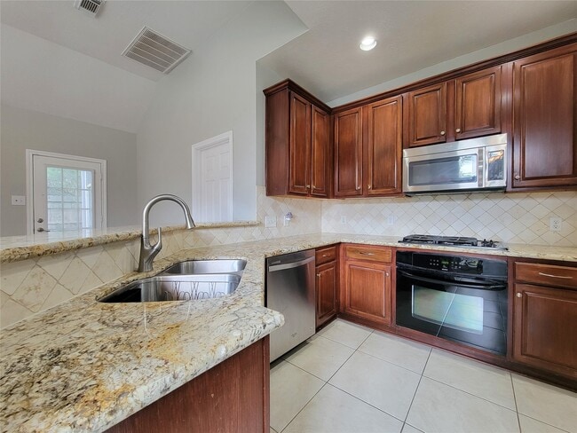 Building Photo - 15607 Tarpon Springs Ct