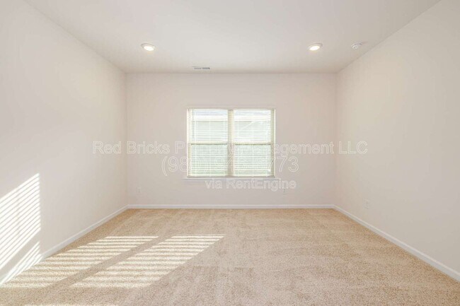 Building Photo - 317 Planters Trace Ln