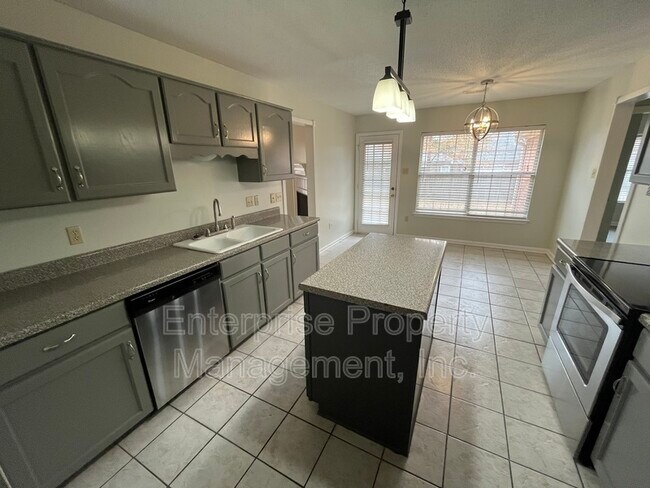 Building Photo - 158 Doris Meadow Cove