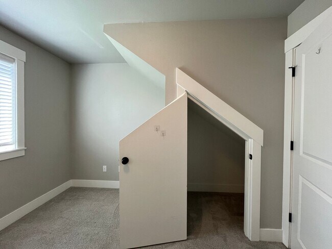 Building Photo - ADS1203