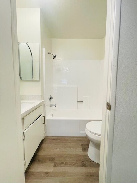 Building Photo - 112 S St Andrews Pl