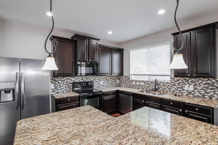 Building Photo - 1640 Kawati Way
