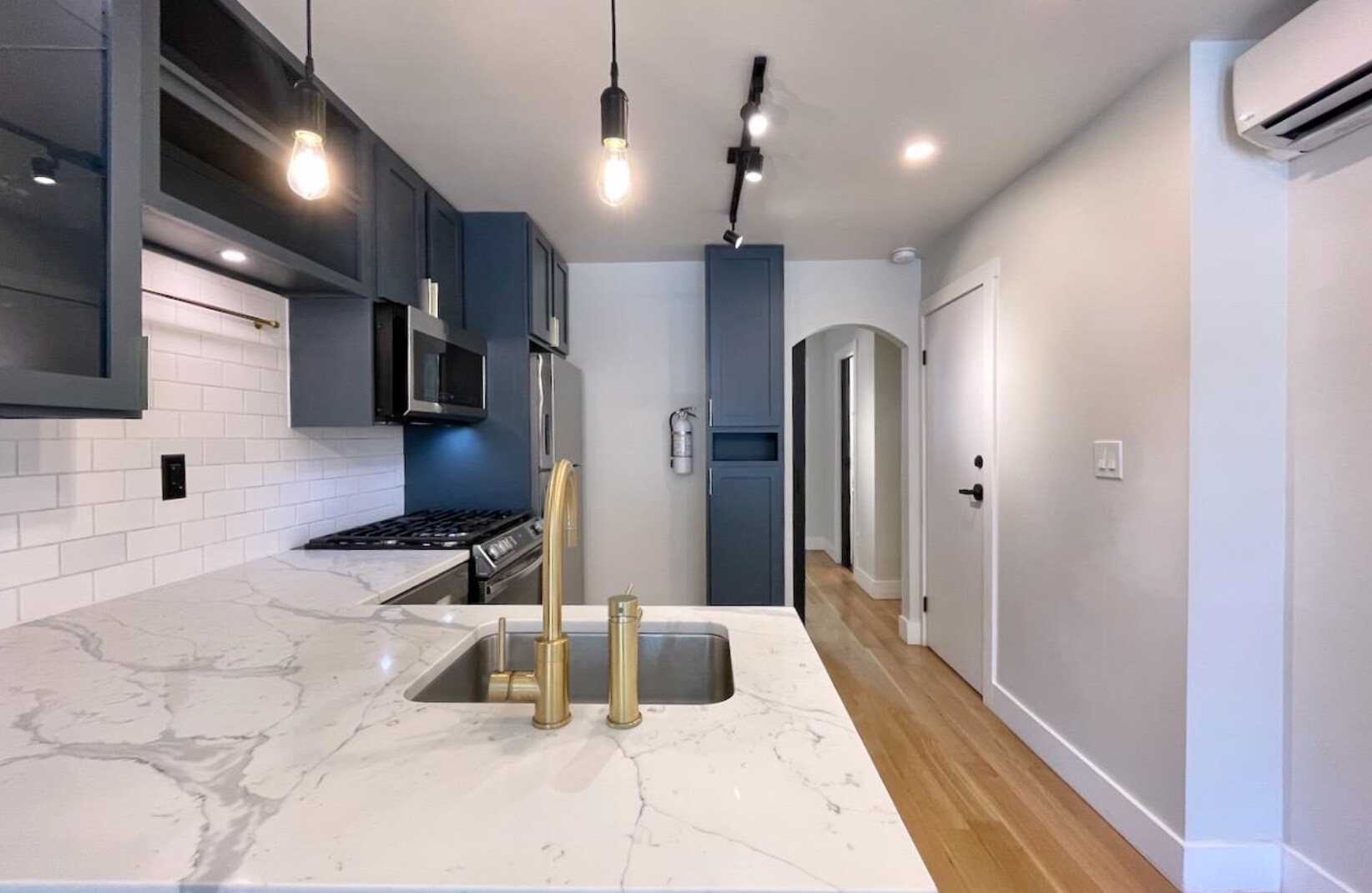 Building Photo - 320 6th St