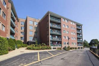 Building Photo - 50 S Common St