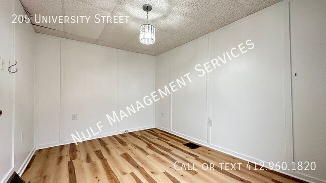 Building Photo - 205 University St
