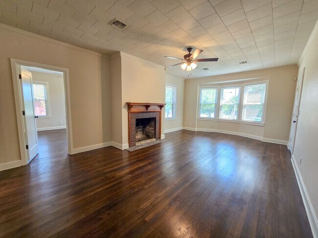 Building Photo - Cute 3 Bedroom Brick home in Shawnee