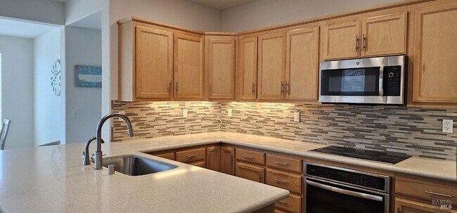 Building Photo - 366 Silver Ridge Dr