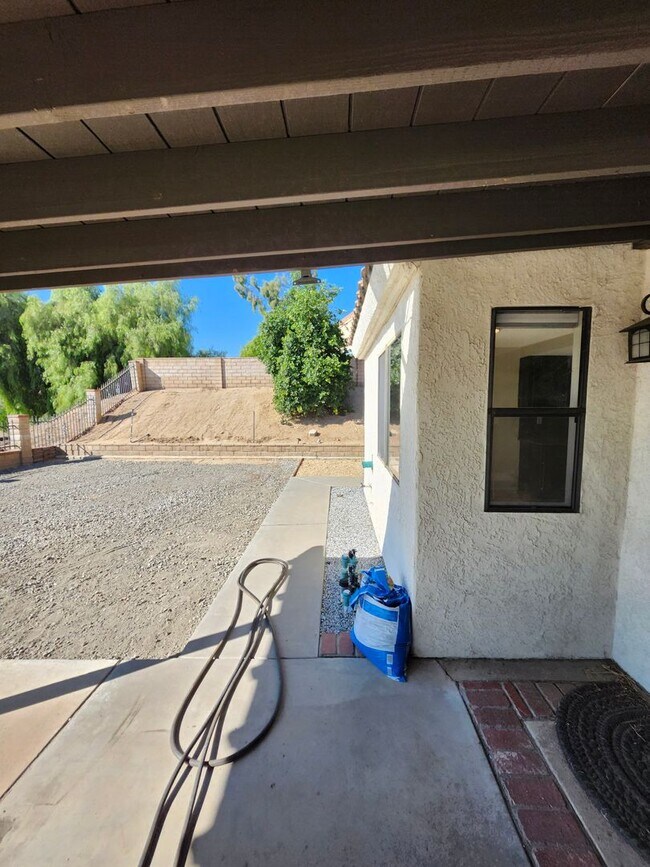 Building Photo - Charming Single-Story Home