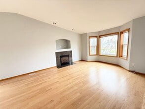 Building Photo - Spacious 5BR / 3BA Beacon Hill Home – 2,210 SF – $3900 – Pets OK