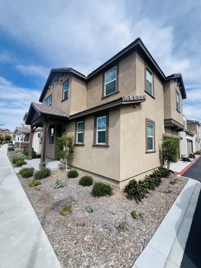 Building Photo - 40383 Birchfield Dr