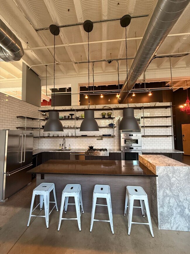 Building Photo - Fully Furnished!! Ready NOW! Sleek & Modern