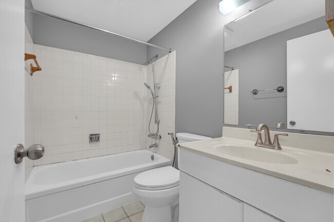 Building Photo - 414 Gainsborough Ct