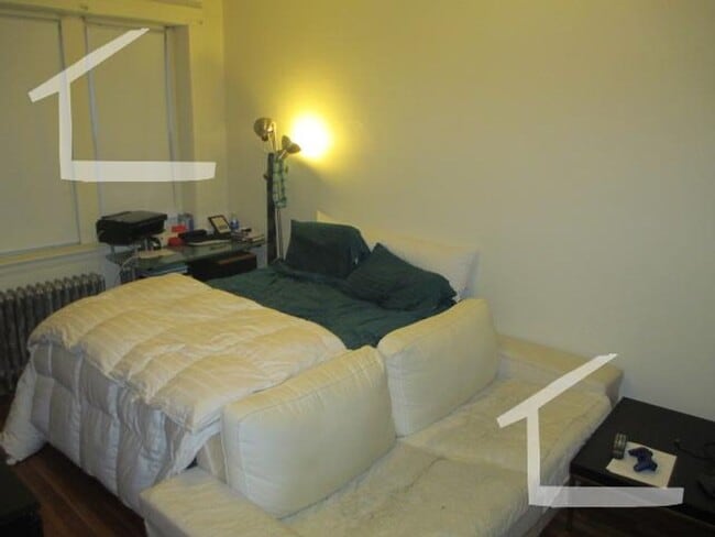 Building Photo - Gorgeous renovated studio with great location in Brighton available NOW!!