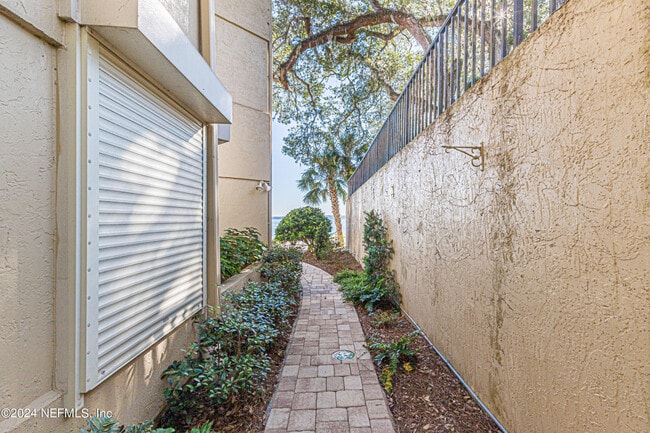 Building Photo - 2099 Winterbourne W