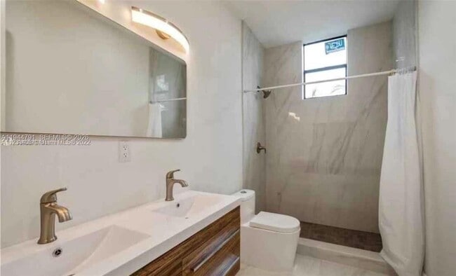 Building Photo - 909 NE 16th Terrace