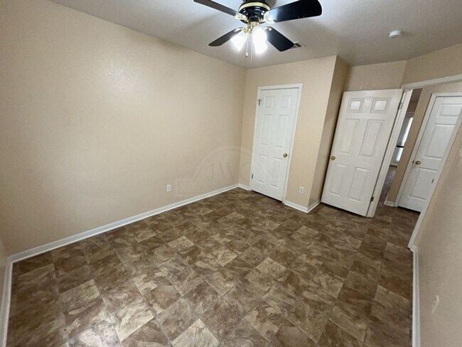 Building Photo - 2707 Casey Dr