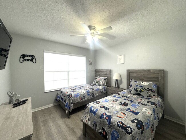 Building Photo - 736 Kildrummy Dr