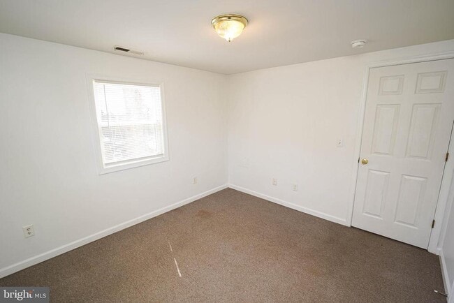 Building Photo - 401 Newton Terrace