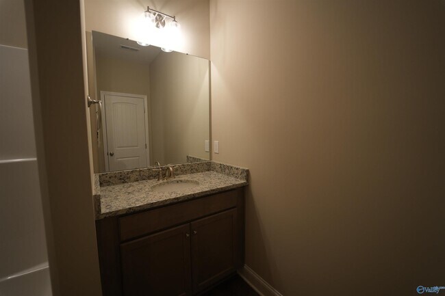 Building Photo - 204 Joan Cir