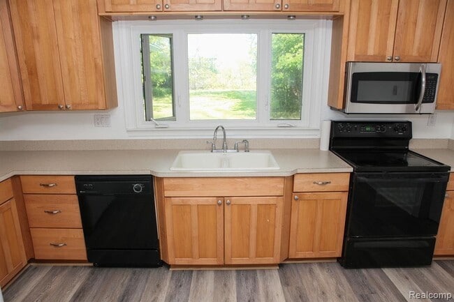Building Photo - 5900 Wright Dr