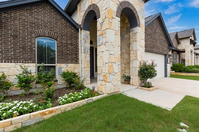 Building Photo - 923 Kingston Pl