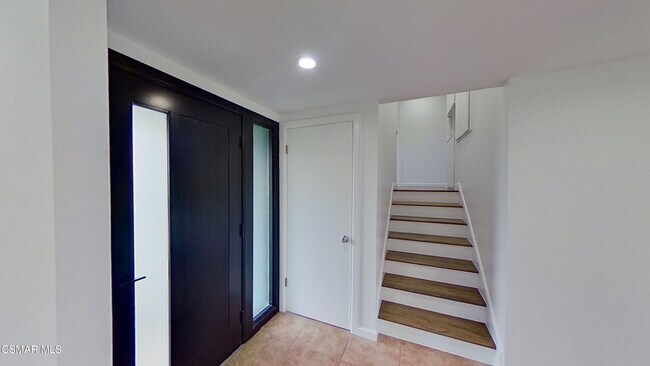 Building Photo - 845 La Grange Ave