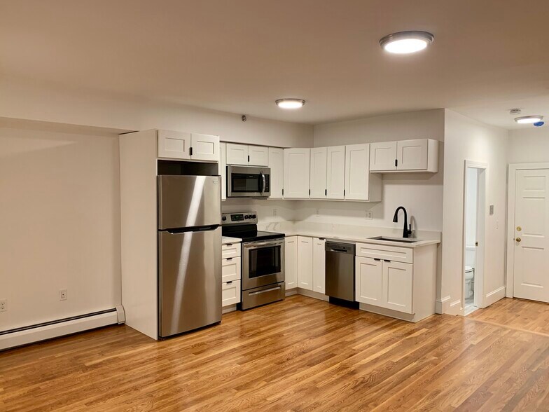 Building Photo - 137 Beacon St