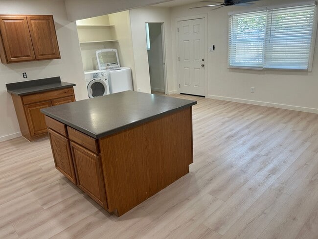 Building Photo - Move in Special!!  $500 off your first month for a lease signed by August 15, 2026 !!!Single leve...