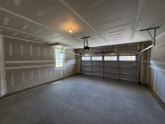 Building Photo - 170 Grv Hl Ter