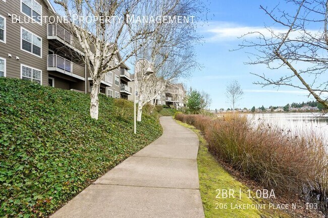 Building Photo - 206 Lakepoint Pl N