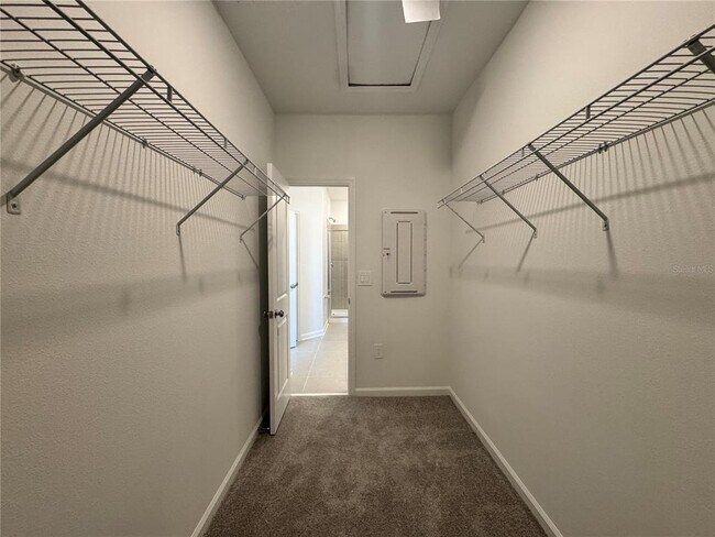 Building Photo - 2819 Maloof Dr