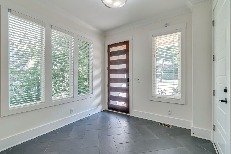 Building Photo - 1611B Cahal Ave