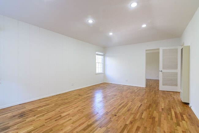 Building Photo - 10474 Eastborne Ave