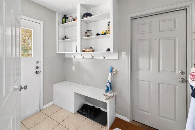 Building Photo - 11006 Yucca Dr