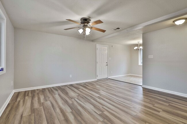 Building Photo - Cozy 3bd/1ba in Hampton.