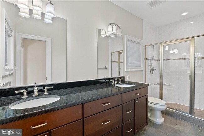 Building Photo - 902 Ramsey St