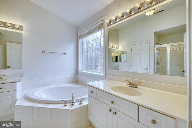 Building Photo - 5742 Governors Pond Cir