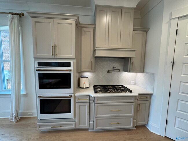 Building Photo - 133 Bienville St
