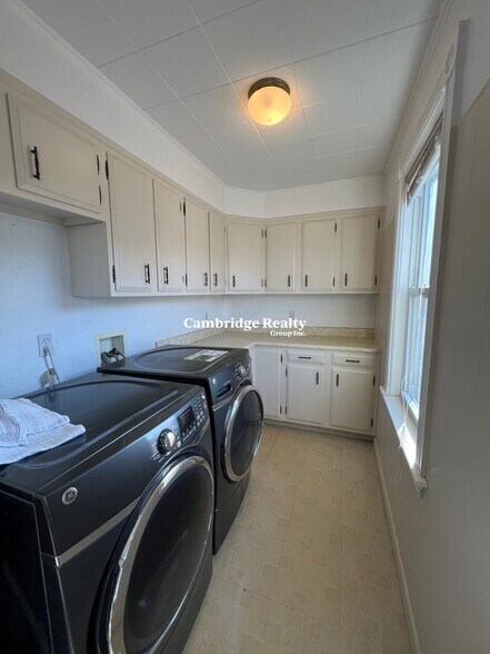 Building Photo - 33 Wheatland St