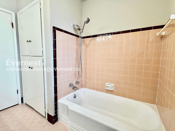 Building Photo - 5764 E 24th St