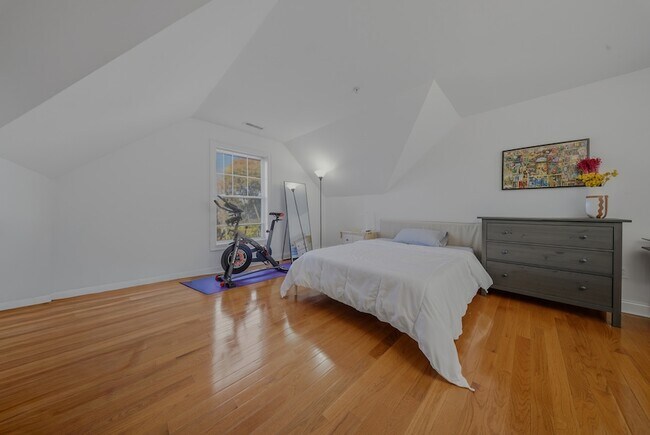 Building Photo - 1707 Summer St