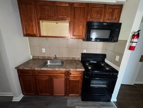 Building Photo - 104 Montclair Ave