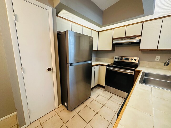 Building Photo - 1 Bedroom Condo in Harbourtowne - Palm Har...